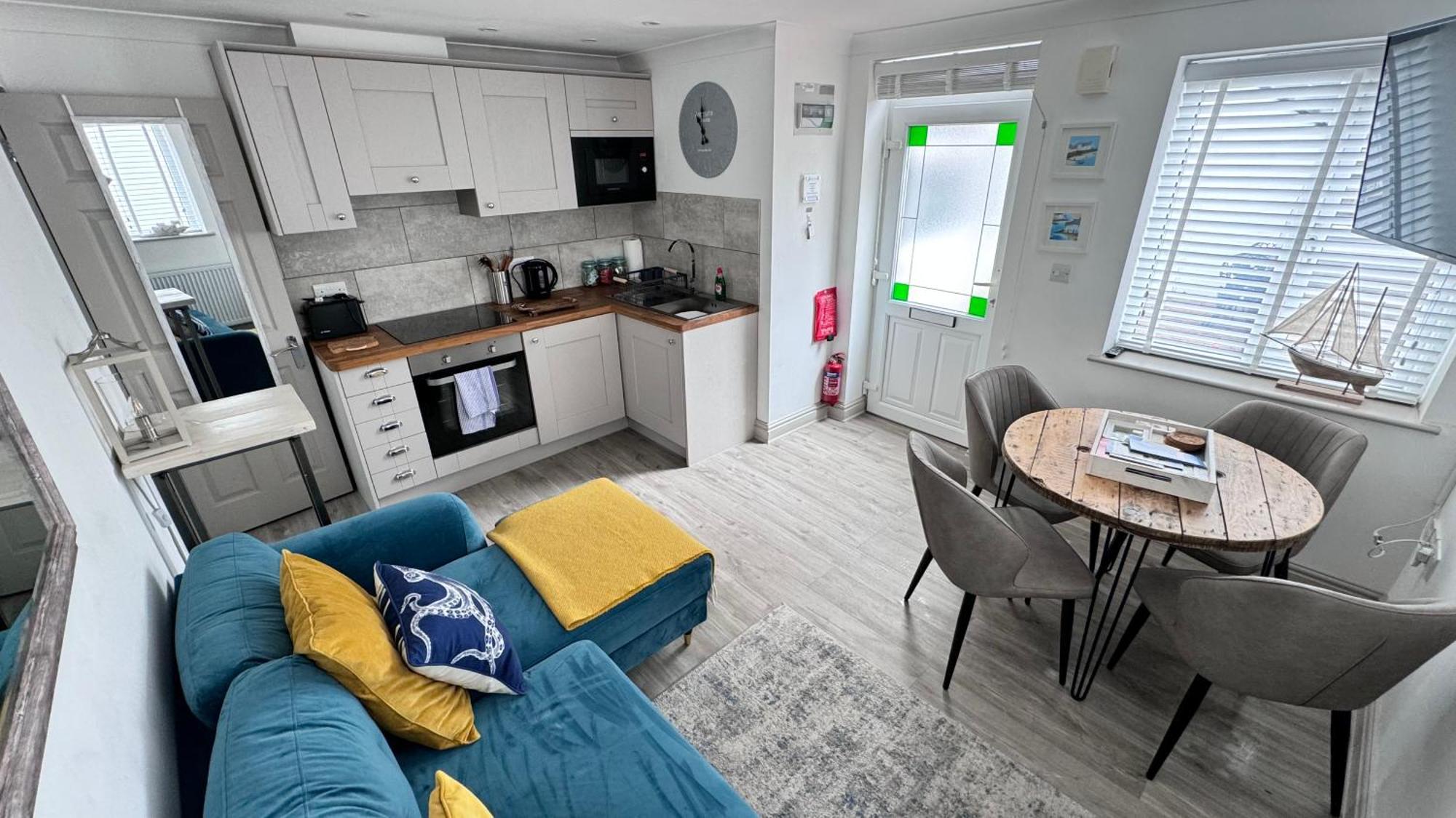 Above Porthminster Beach - "St James Rest" Is A Super Stylish Private Apartment - 2 Mins Walk Main Car Park & Station Сент-Айвс Экстерьер фото